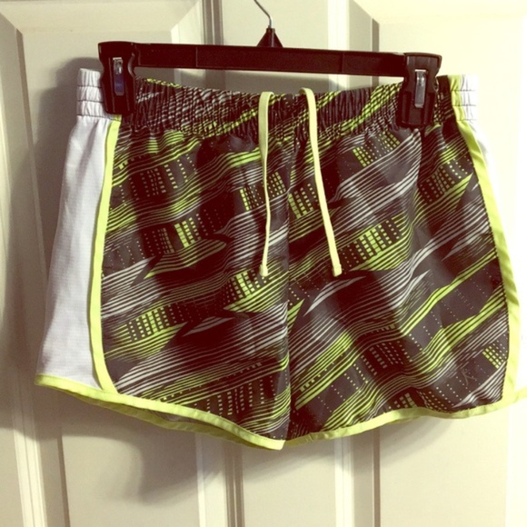 Size Small Green and Black Danskin Athletic Shorts - Picture 1 of 4
